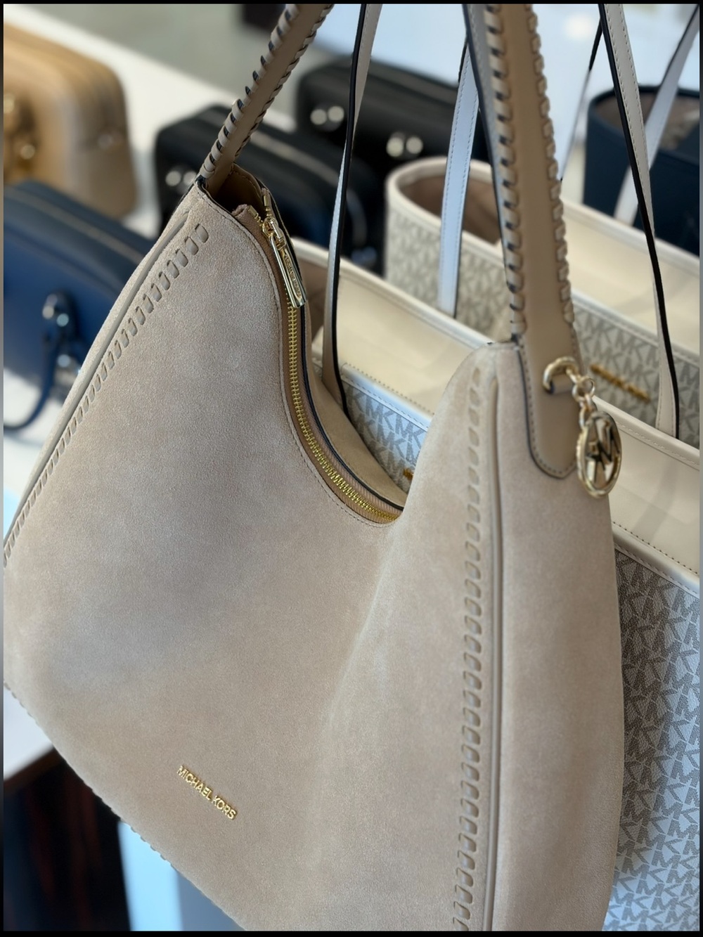 MICHAEL KORS Nayla Medium Suede Hobo Shoulder Bag camel
NWT - Picture 13 of 14